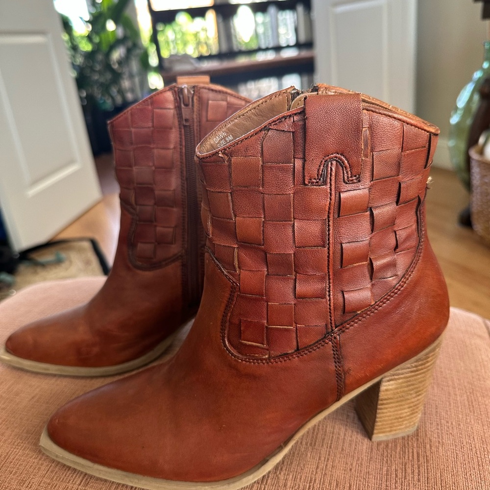 Matisse Brown Heeled Boots with Basketweave Design - Picture 6 of 8